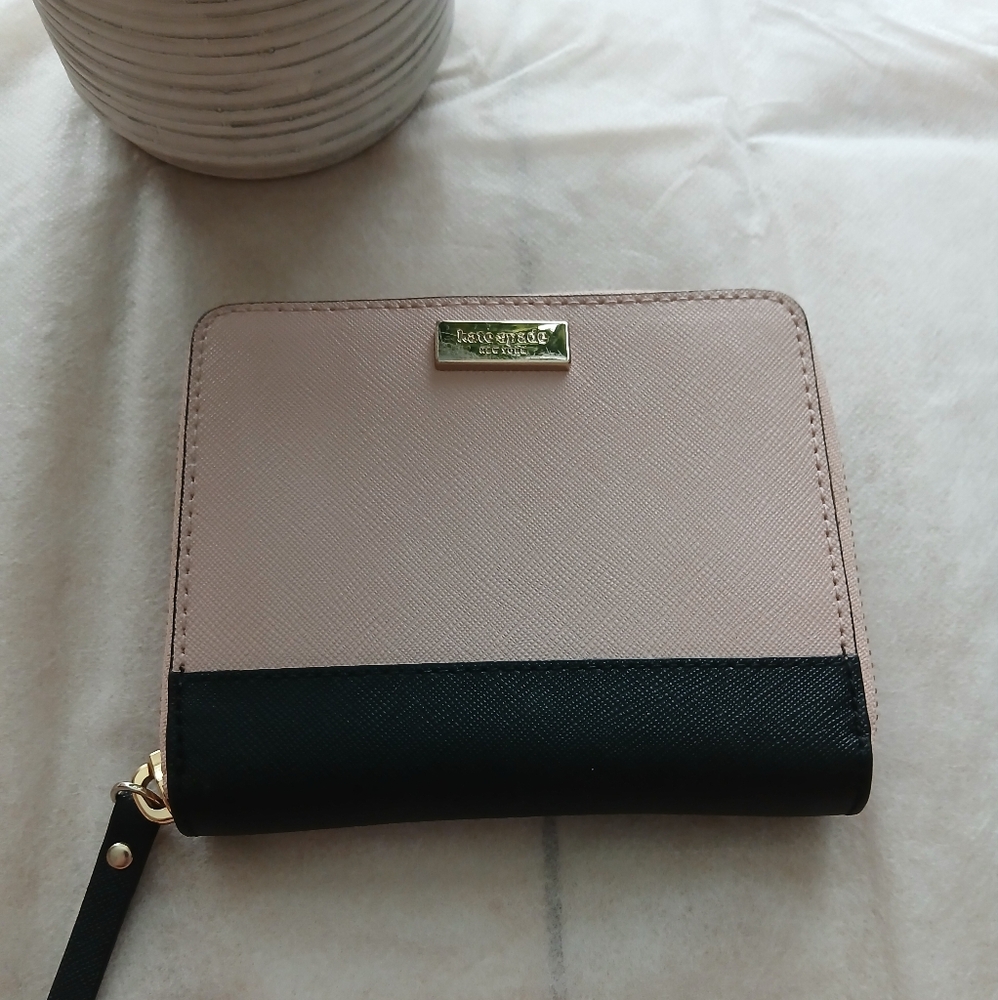 Kate Spade Blush Pale Pink & Black Wallet With Gold Accent! - Picture 7 of 8